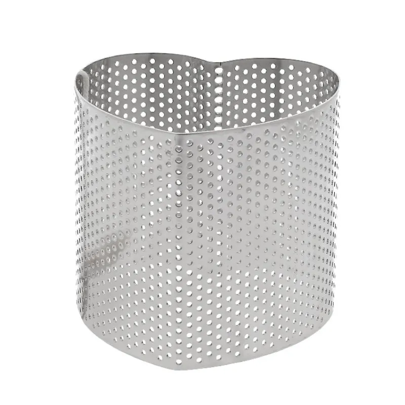 Cerf Dellier Cercle perforé cœur en acier inoxydable cœur - 8 x 8 cm