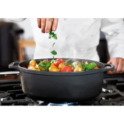 Cerf Dellier Le Chasseur cocotte ovale avec couvercle noire 35 x 28 cm