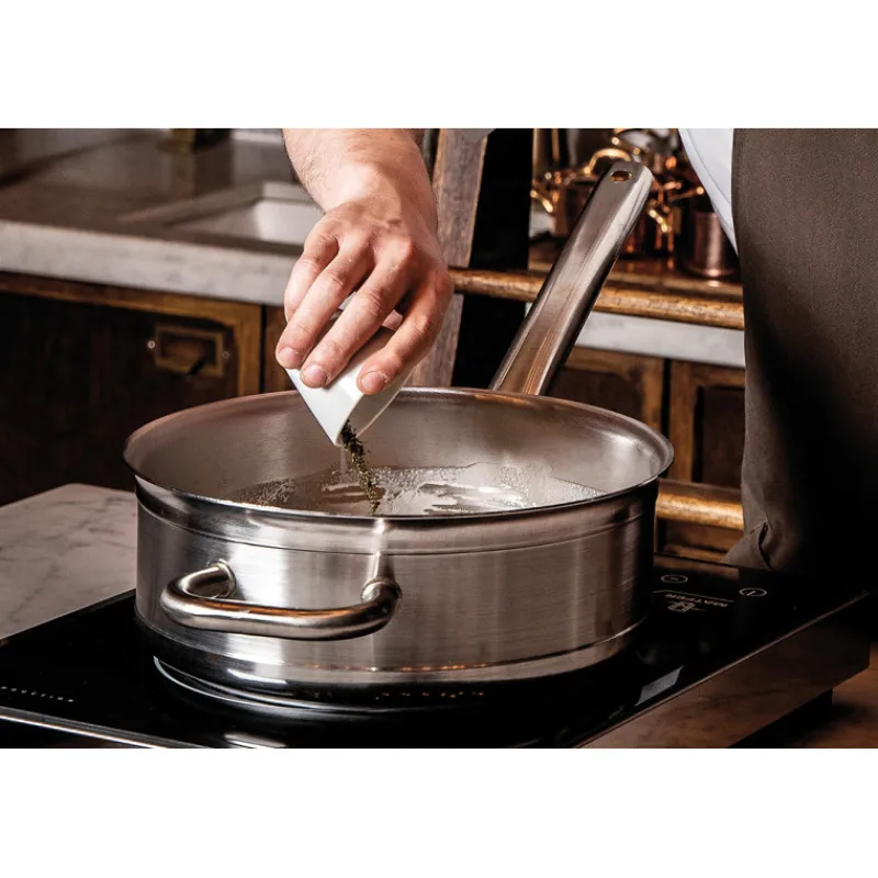 Cerf Dellier Tradition inox sauteuse 32 cm avec anse face à la queue